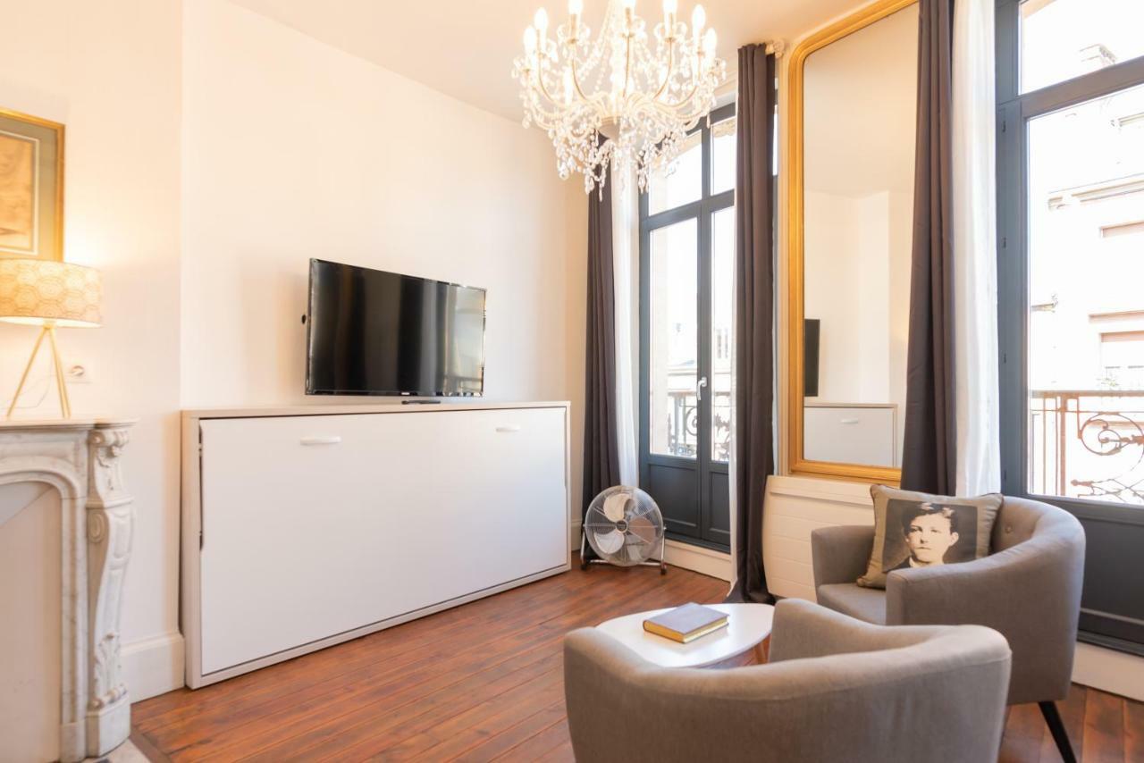 Suite Eugenie Charleville-Mezieres Bagian luar foto