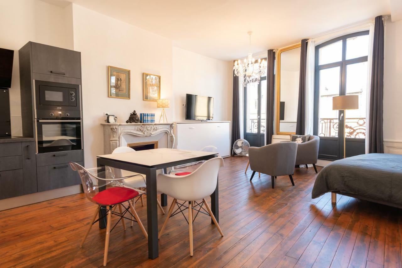Suite Eugenie Charleville-Mezieres Bagian luar foto